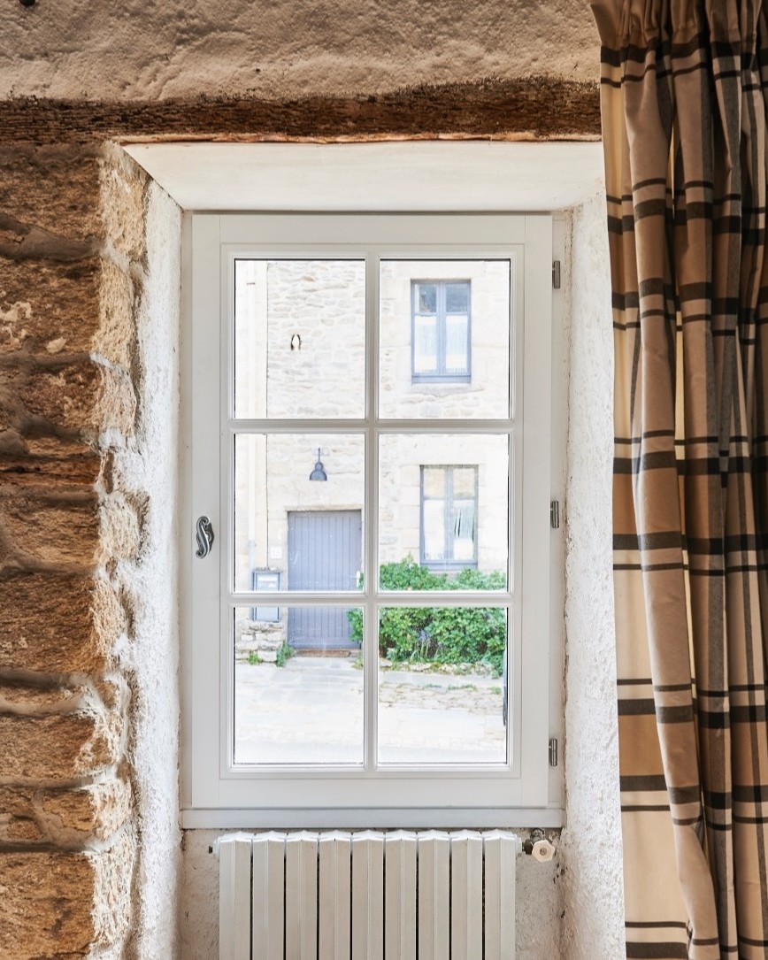 cat_fenetre_bois_section_2_2025